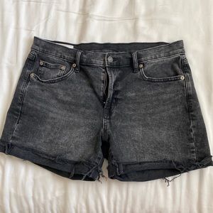 GAP 5” Mid Rise Black Denim Shorts with Washwell size 30 / 10